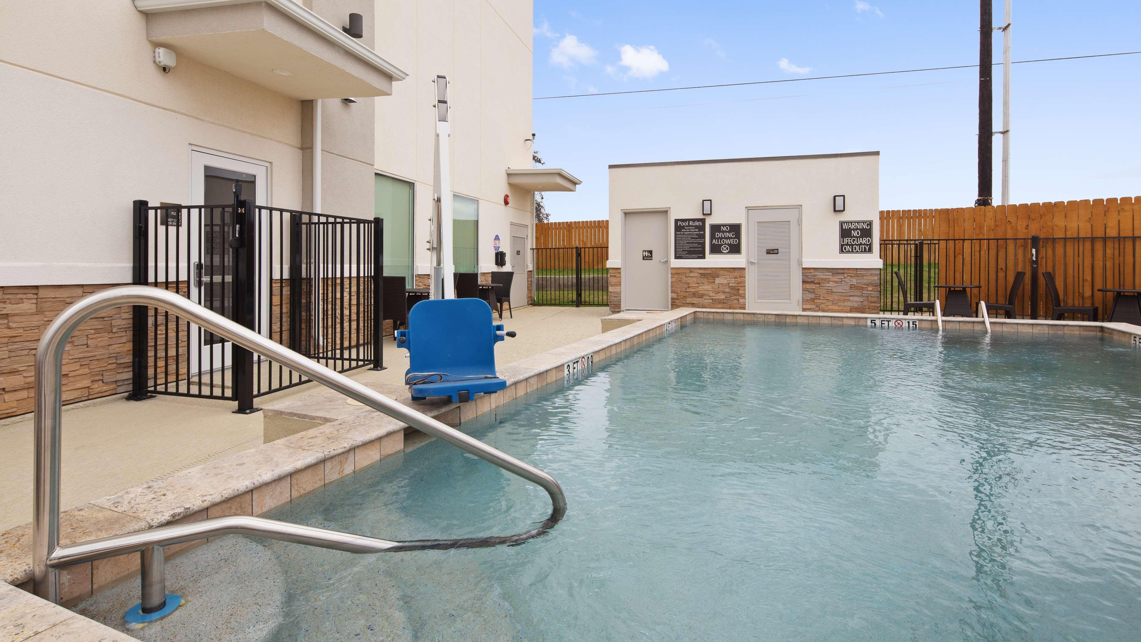 Best Western Green Oaks Inn La Vernia Buitenkant foto